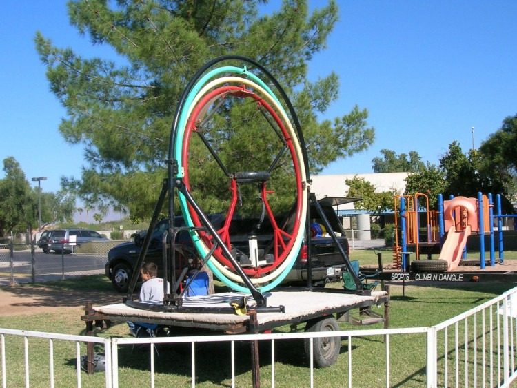 Human gyroscope carnival ride
